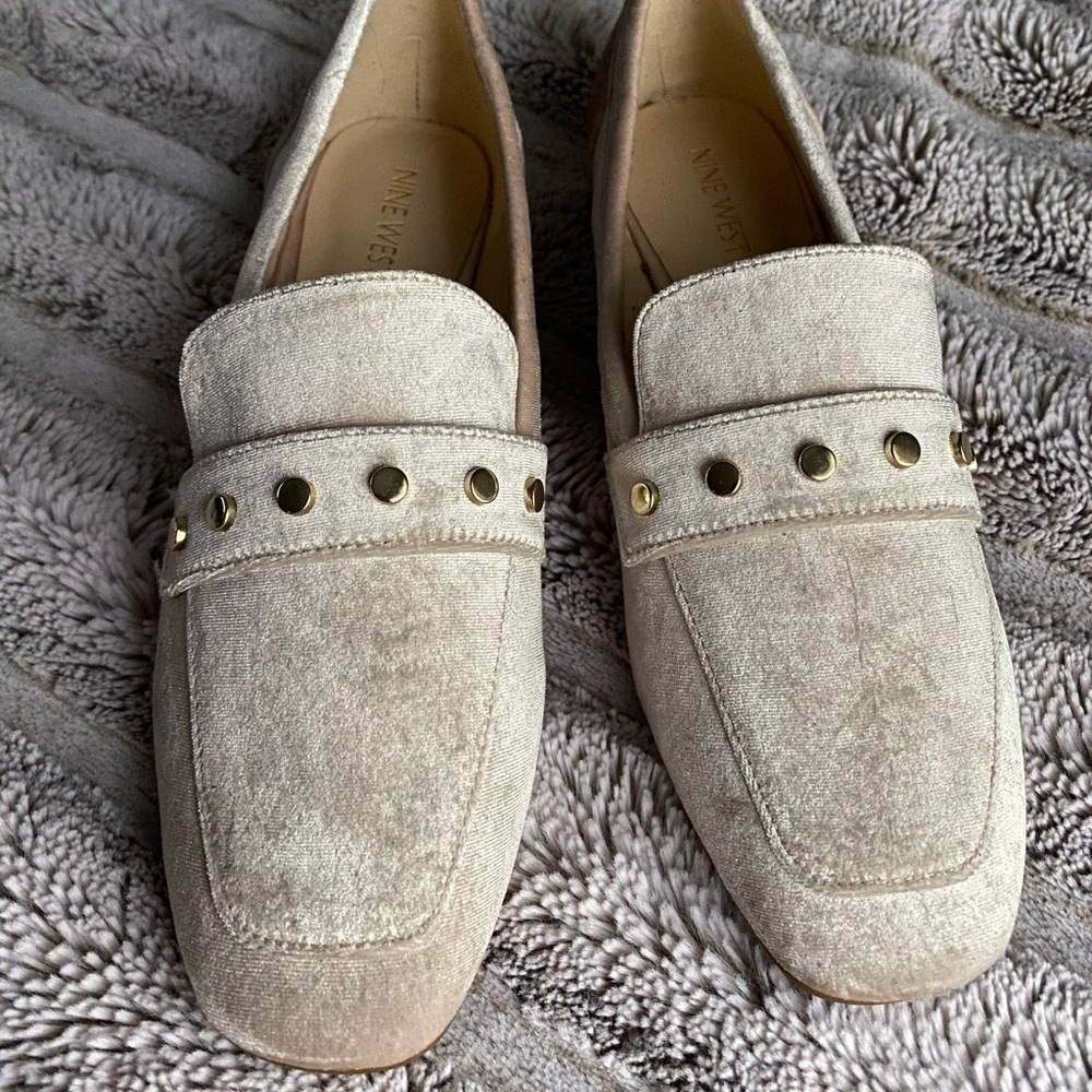 New❗️ Pink Velvet Studded Loafers